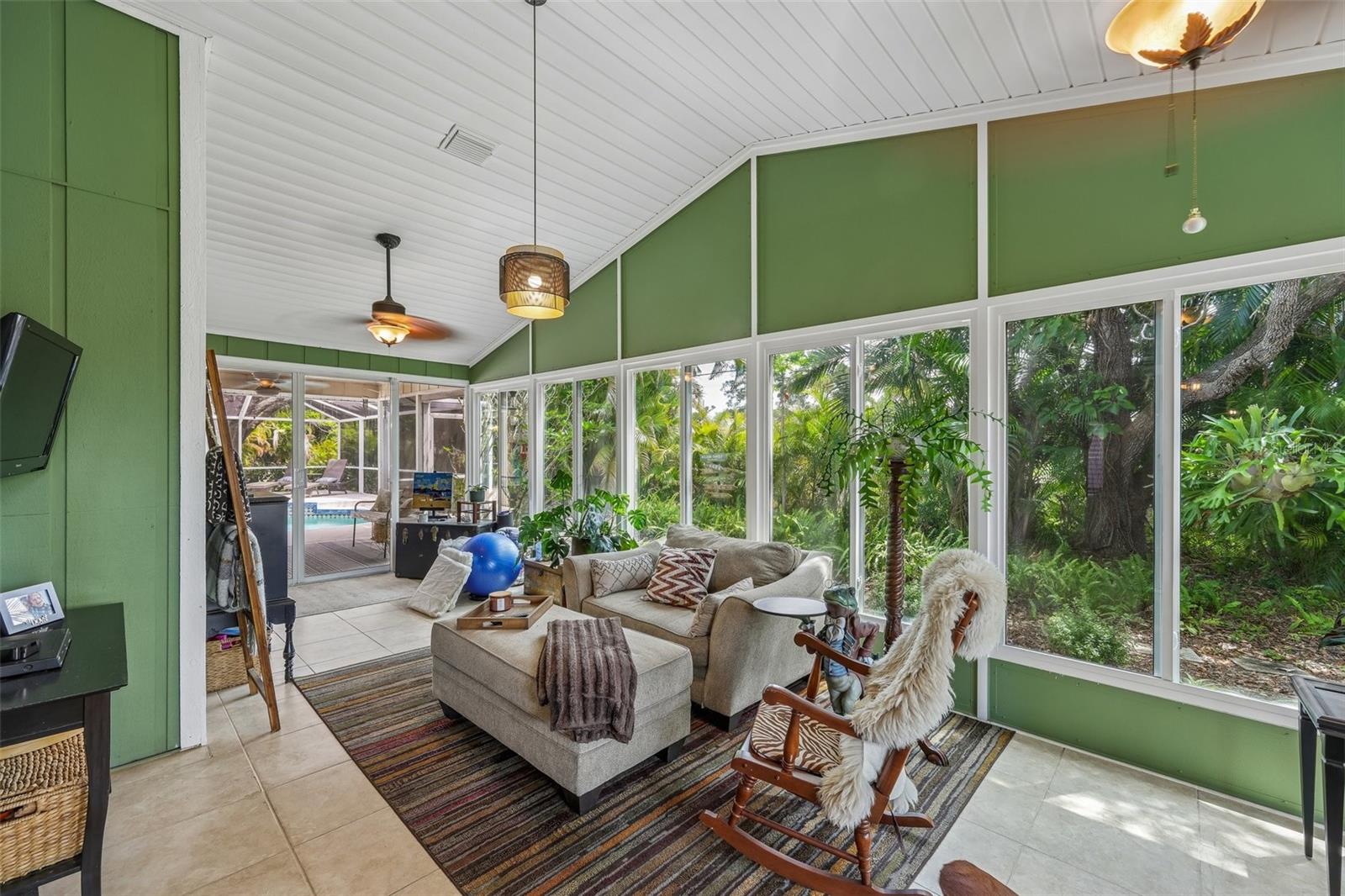 COUNTRY PLACE - Residential