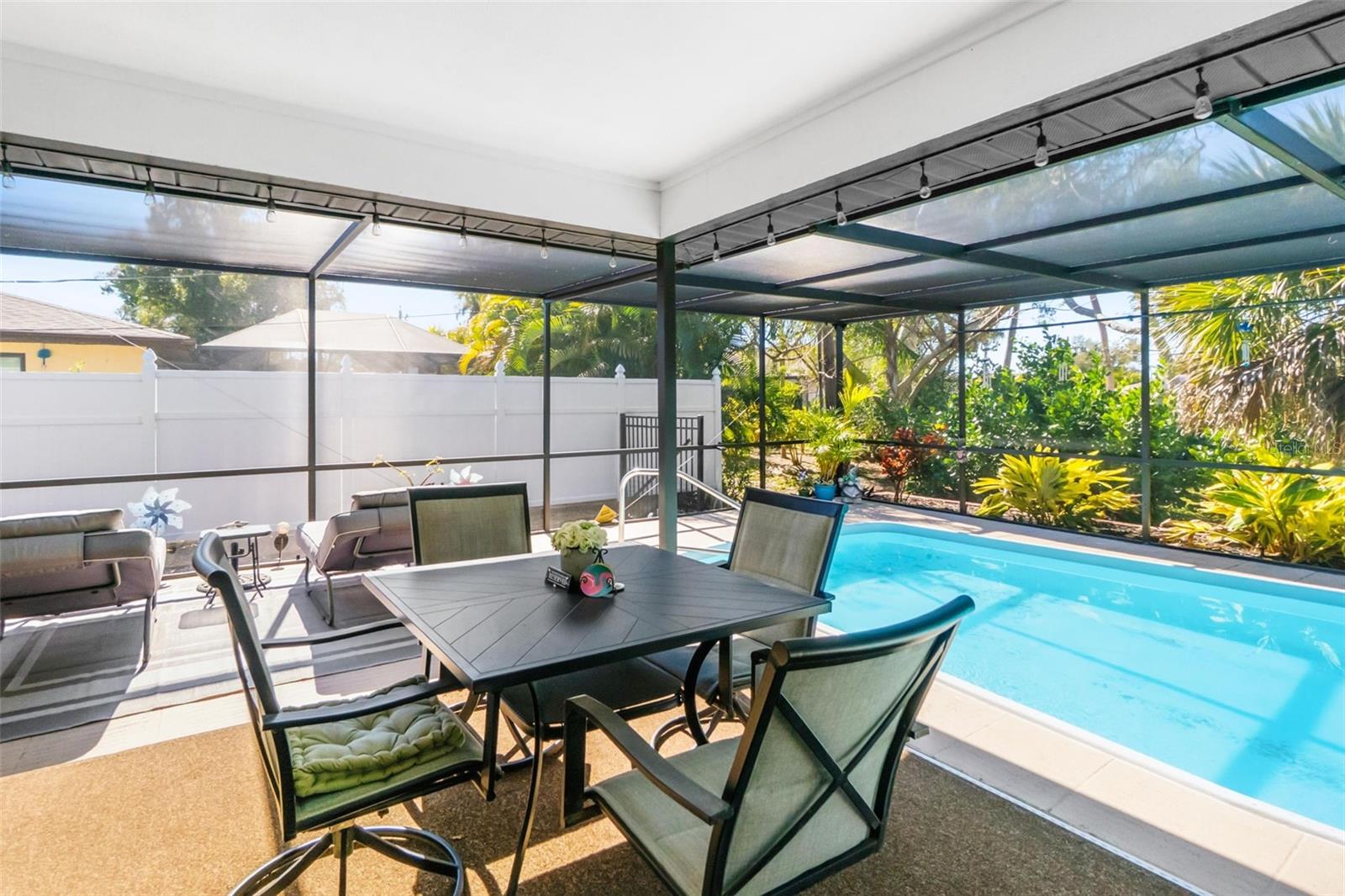 SOUTH VENICE - Residential