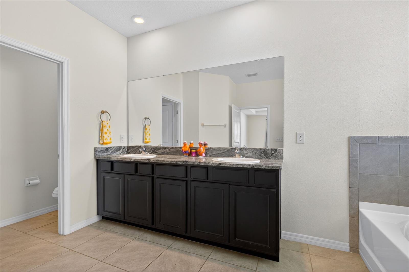 BARRINGTON/STERLING HILL UN 1 - Residential