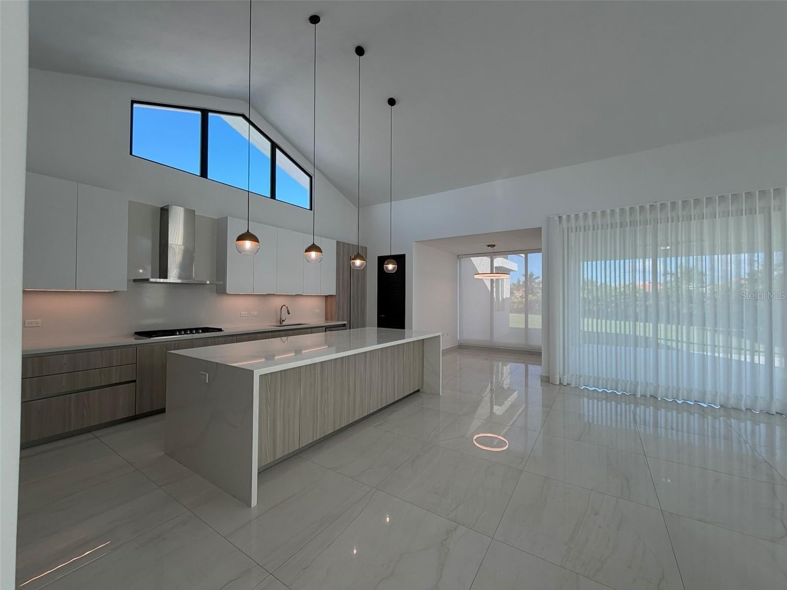927 Sabanera Dorado CORREDOR MIRALAGO ISLA NORTE