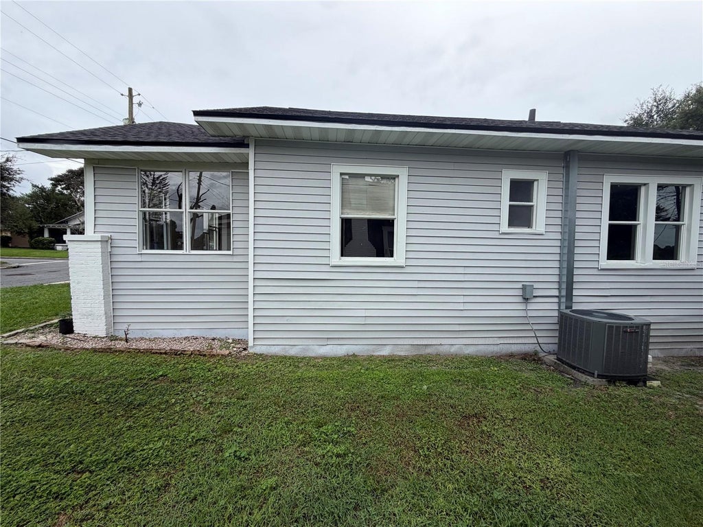 Photo of 1199 King Avenue, Lakeland, FL 33803 (MLS # B4902394)