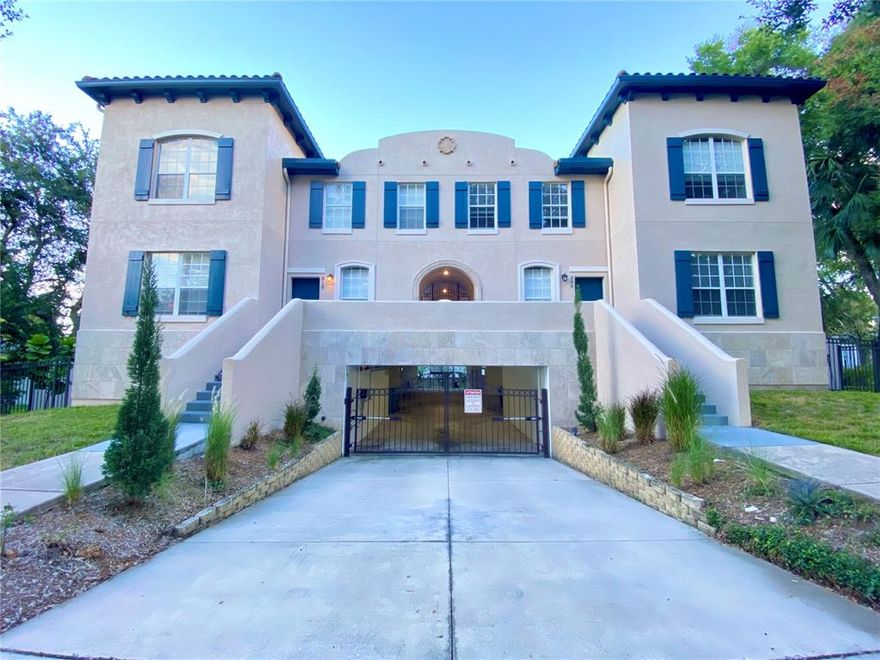 Mediterranean style townhouse in Ivanhoe. Marble and hardwood floors, upgraded wood cabinets, crown molding. Parking garage w/entry, wonderful courtyard for entertaining or just relaxing. Close to Lake Ivanhoe, historic shopping district,Winter Park, Downtown and Florida Hospital