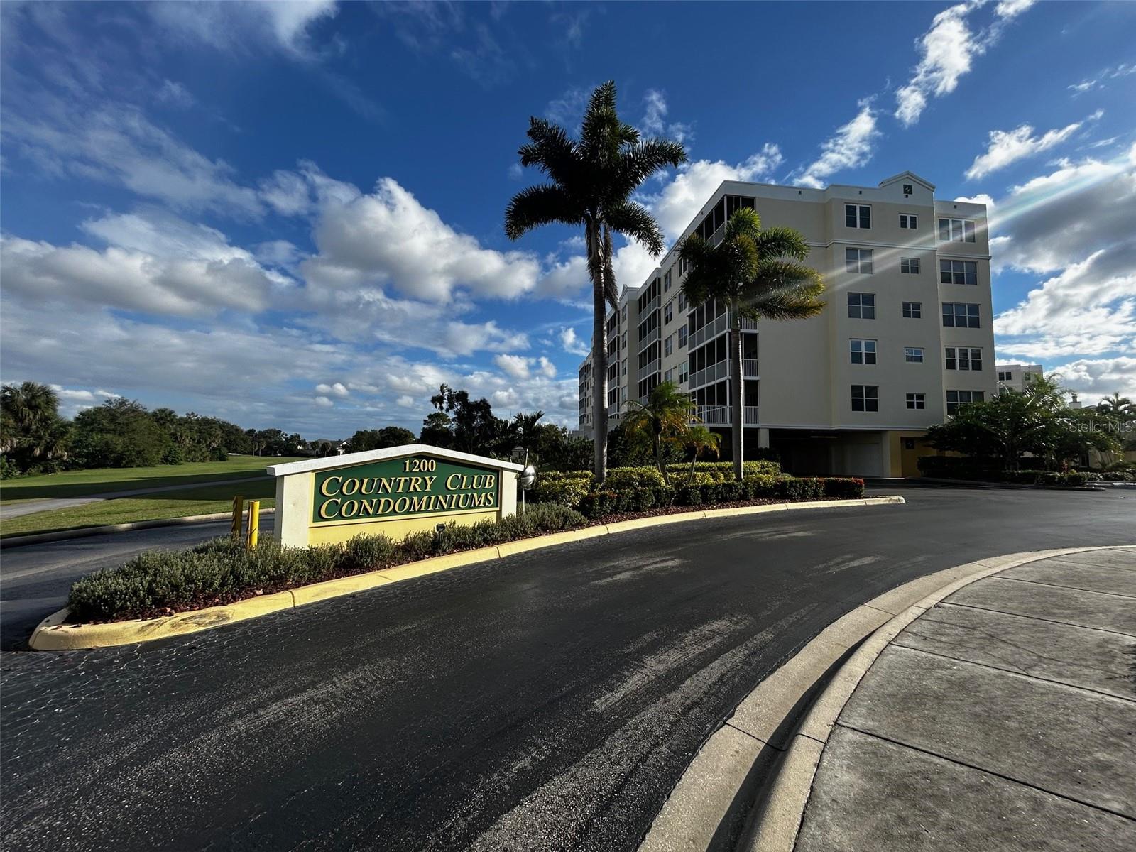 COUNTRY CLUB CONDO AT EAST BAY - Residential