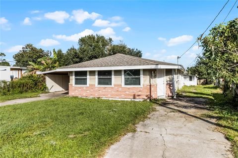 A home in LAKE WALES