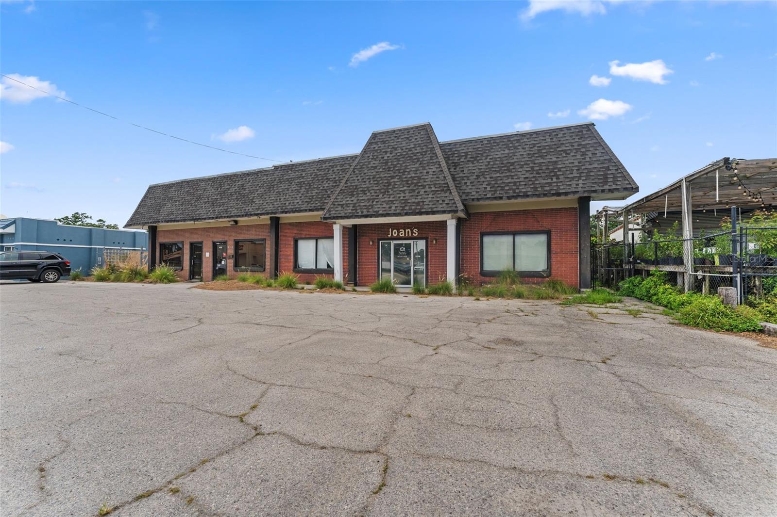 Premier Commercial Property for Sale in the Heart of South Tampa.
Located in the highly sought-after South Tampa area, this exceptional opportunity features a 4,500 SF commercial building situated on a 0.3-acre lot along Henderson Boulevard, just west of Dale Mabry Highway.
The building is currently in shell condition, offering a blank canvas ideal for a custom interior buildout tailored to your business needs. The property boasts ample parking with approximately 20 spaces, as well as a fenced storage yard on the south side—perfect for additional utility or secure storage. There is also a Large Billboard Signage included in the sale.
Don’t miss your chance to invest in one of Tampa’s most desirable commercial corridors.