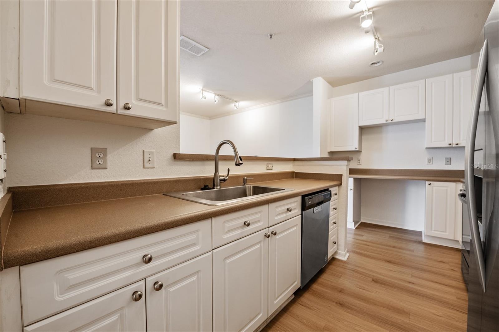 VILLA SONOMA CONDOMINIUMS - Residential