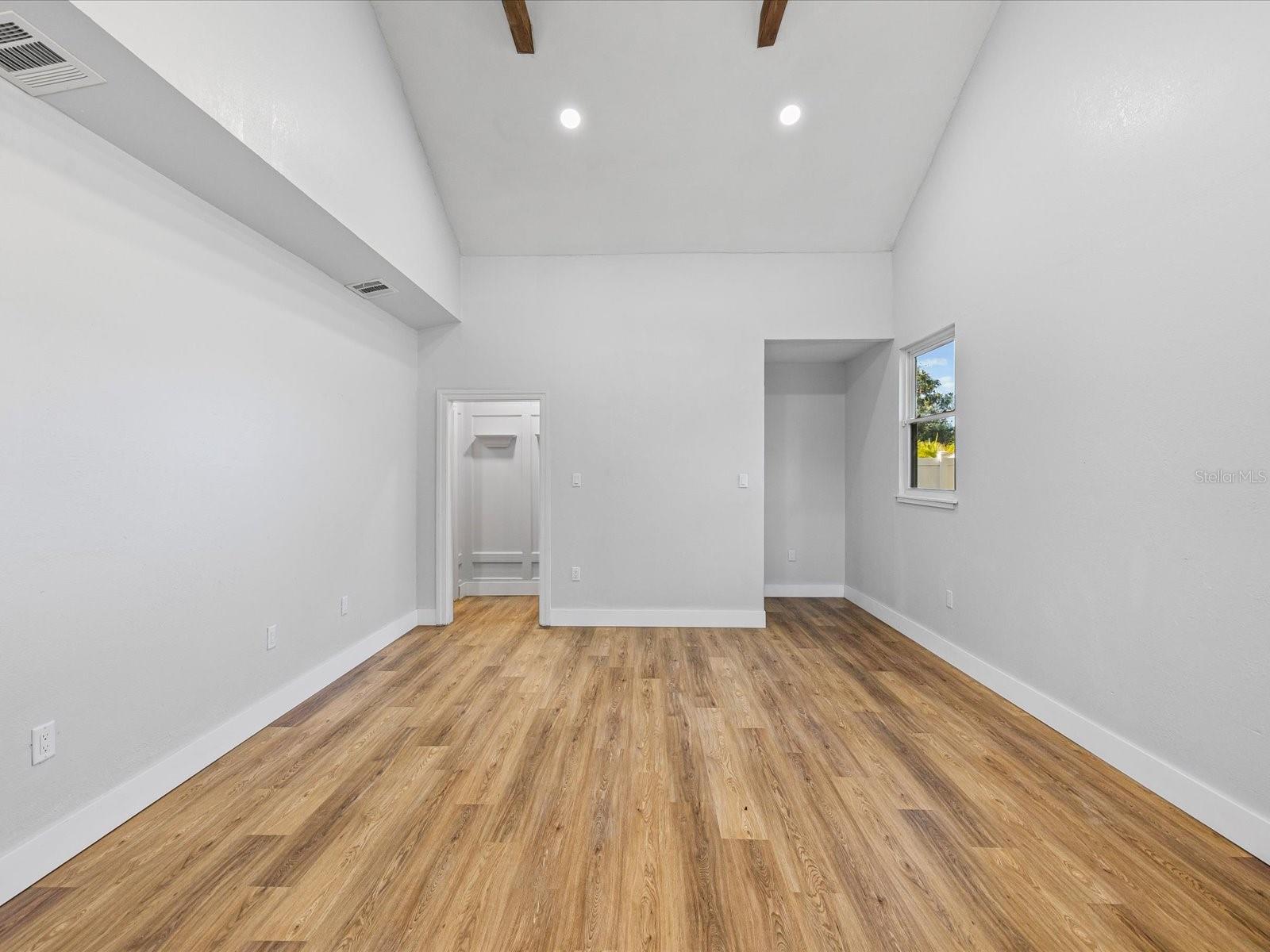 2530 SUNSET DRIVE