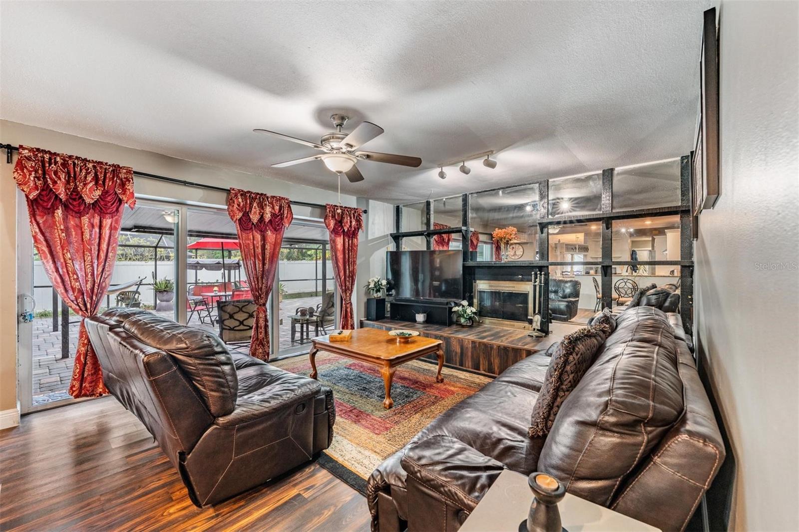 BLOOMINGDALE OAKS - Residential