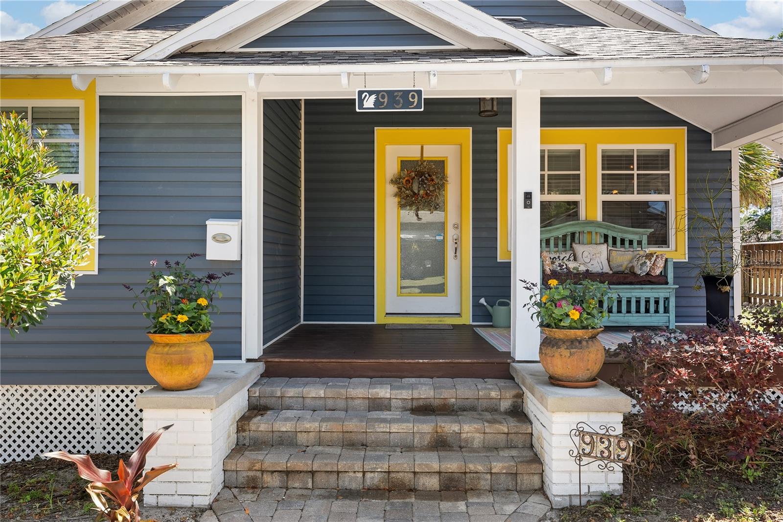 939 LEXINGTON STREET