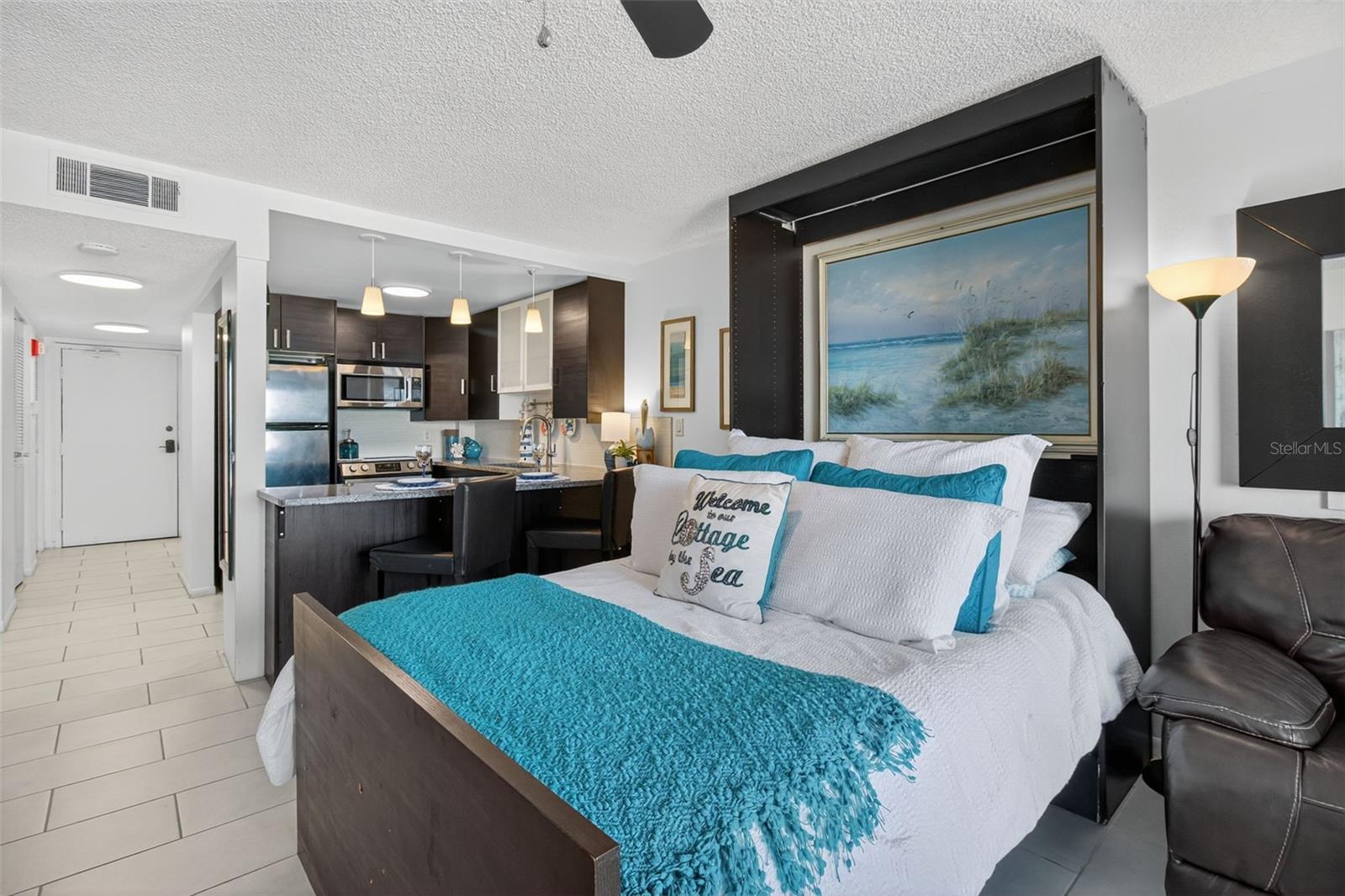 HARBOUR LIGHT TOWERS CONDO - Residential