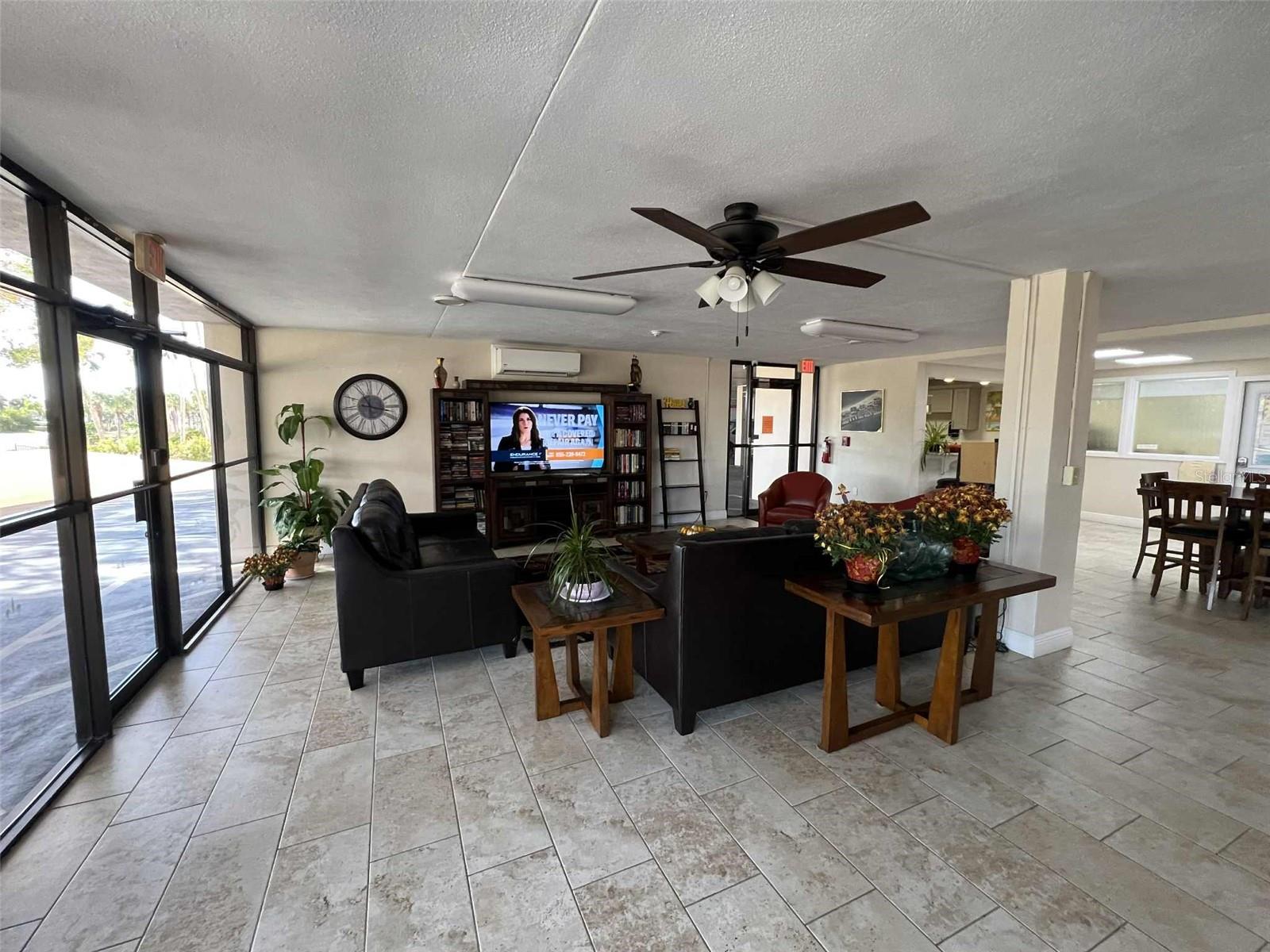 HARBOUR LIGHT TOWERS CONDO - Residential