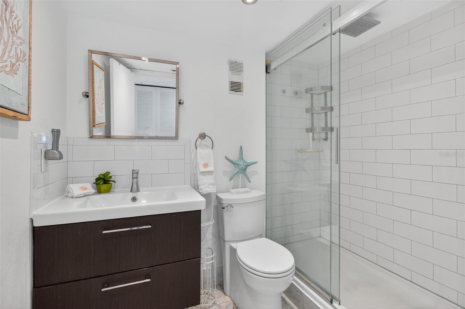 HARBOUR LIGHT TOWERS CONDO - Residential