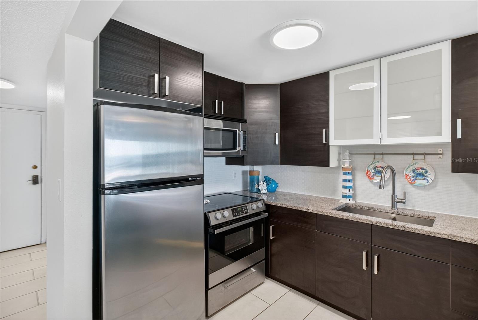 HARBOUR LIGHT TOWERS CONDO - Residential