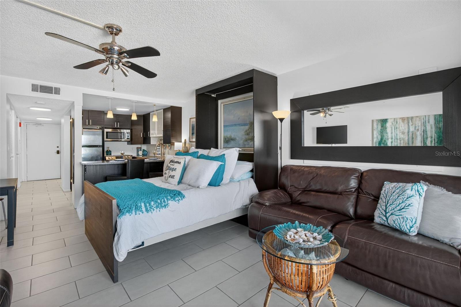 HARBOUR LIGHT TOWERS CONDO - Residential