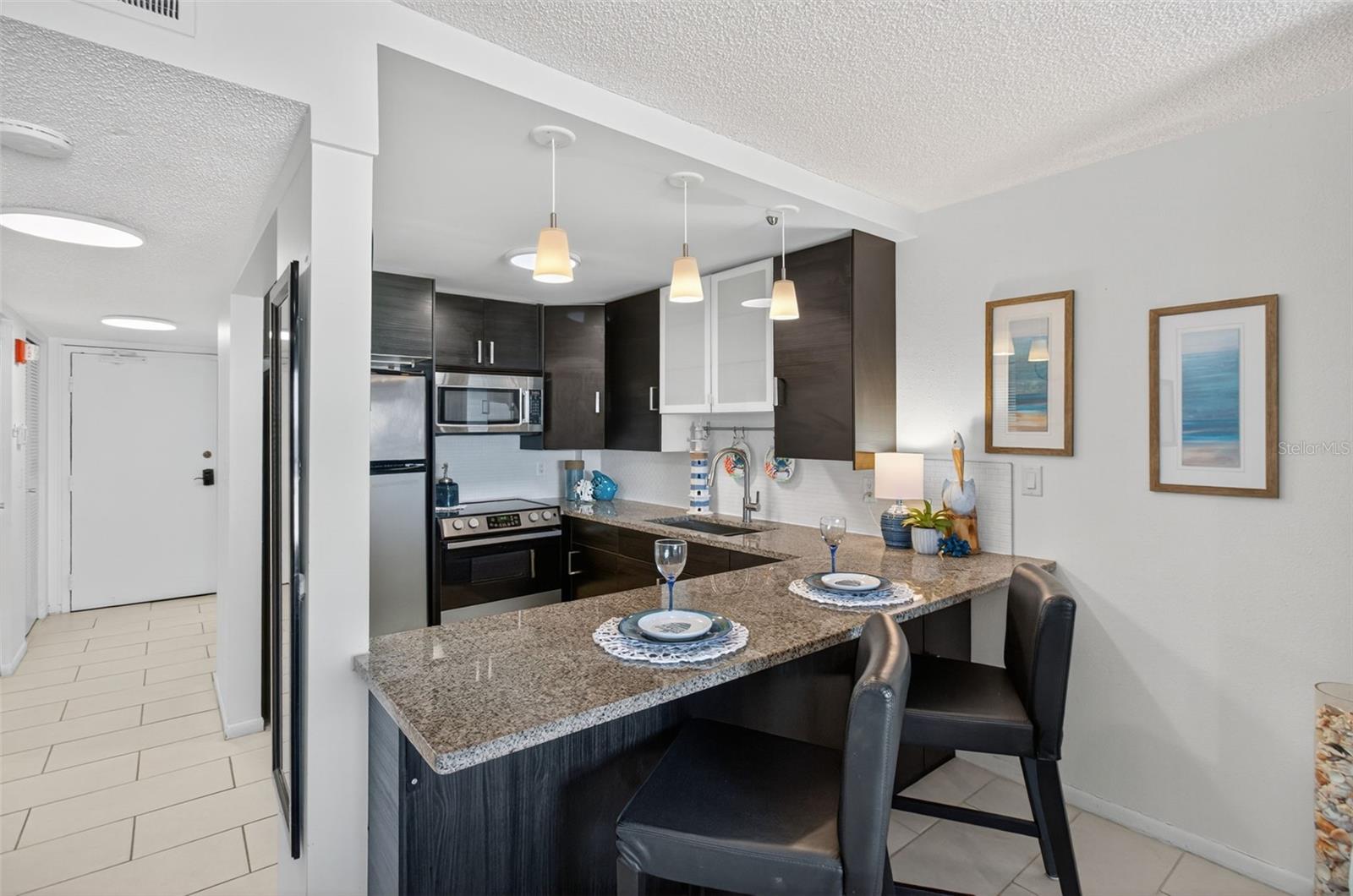 HARBOUR LIGHT TOWERS CONDO - Residential