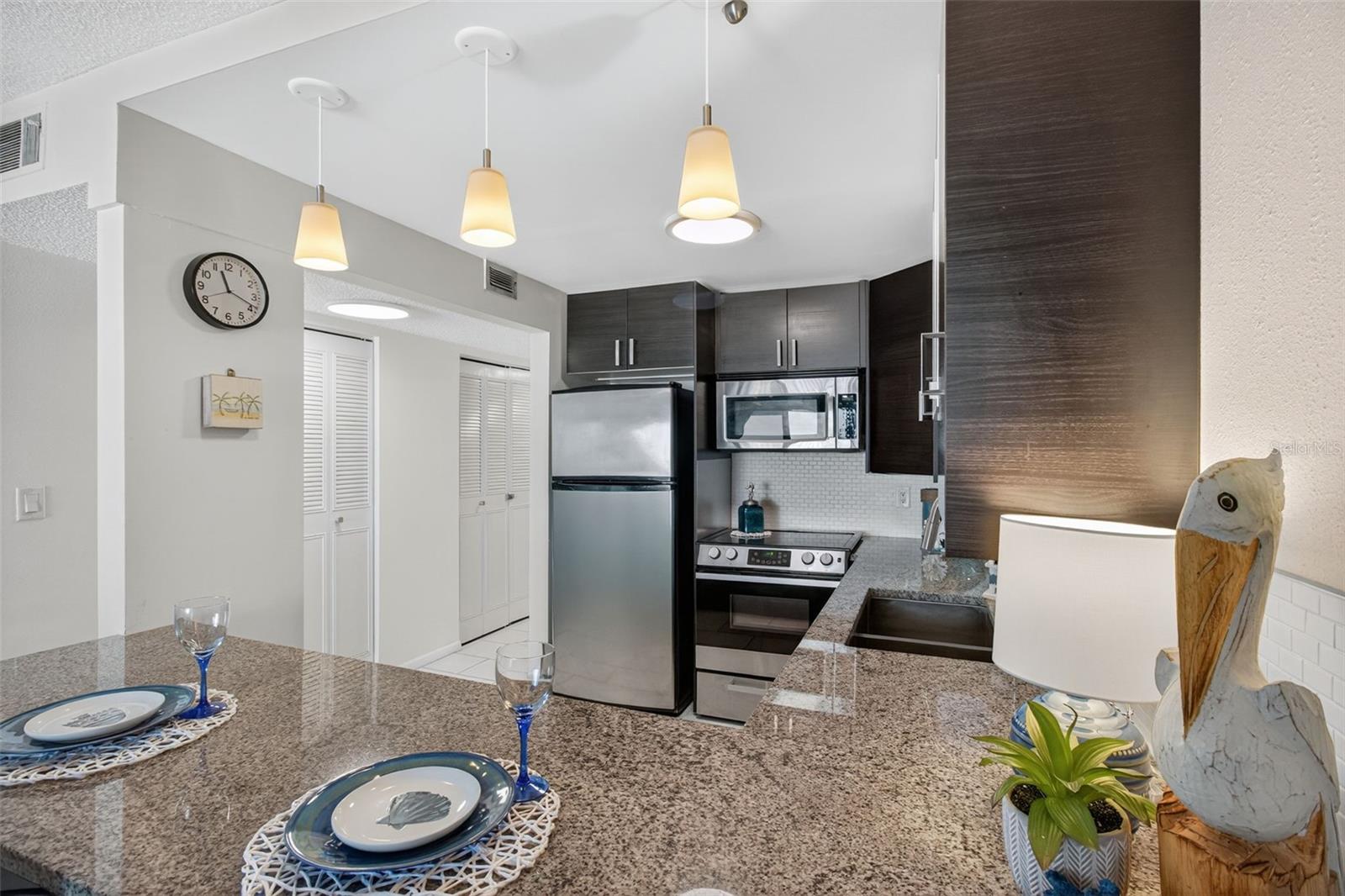 HARBOUR LIGHT TOWERS CONDO - Residential