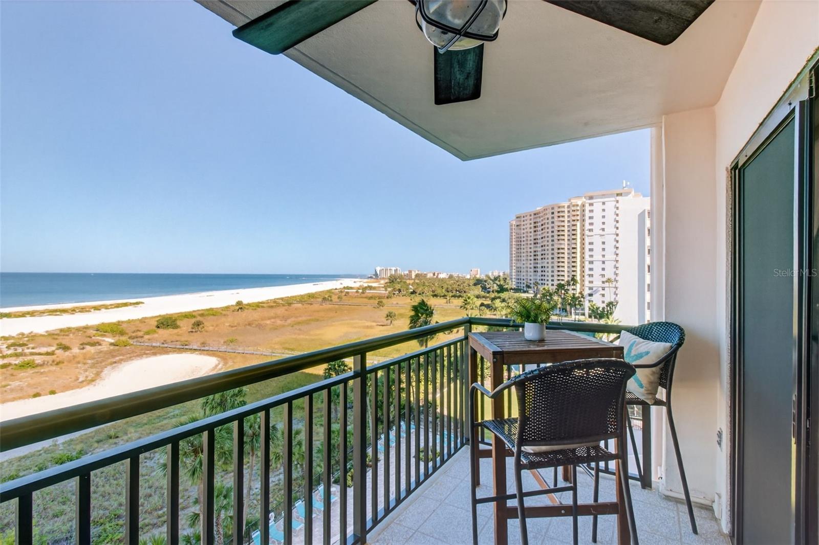 HARBOUR LIGHT TOWERS CONDO - Residential