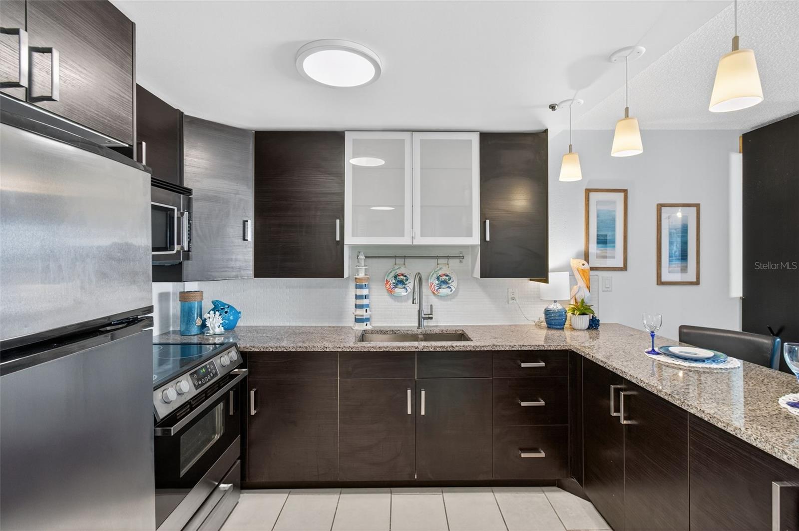 HARBOUR LIGHT TOWERS CONDO - Residential