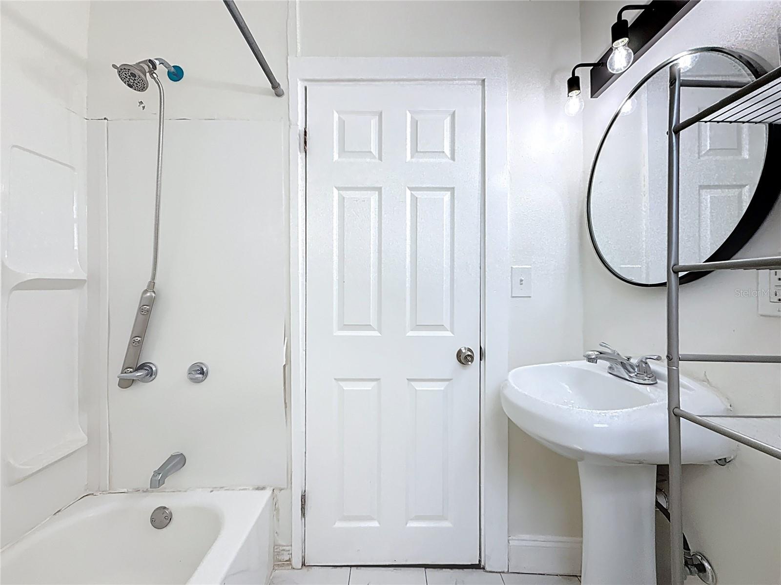 LAUGHNERS EXT OF KERR ADD - Residential Lease