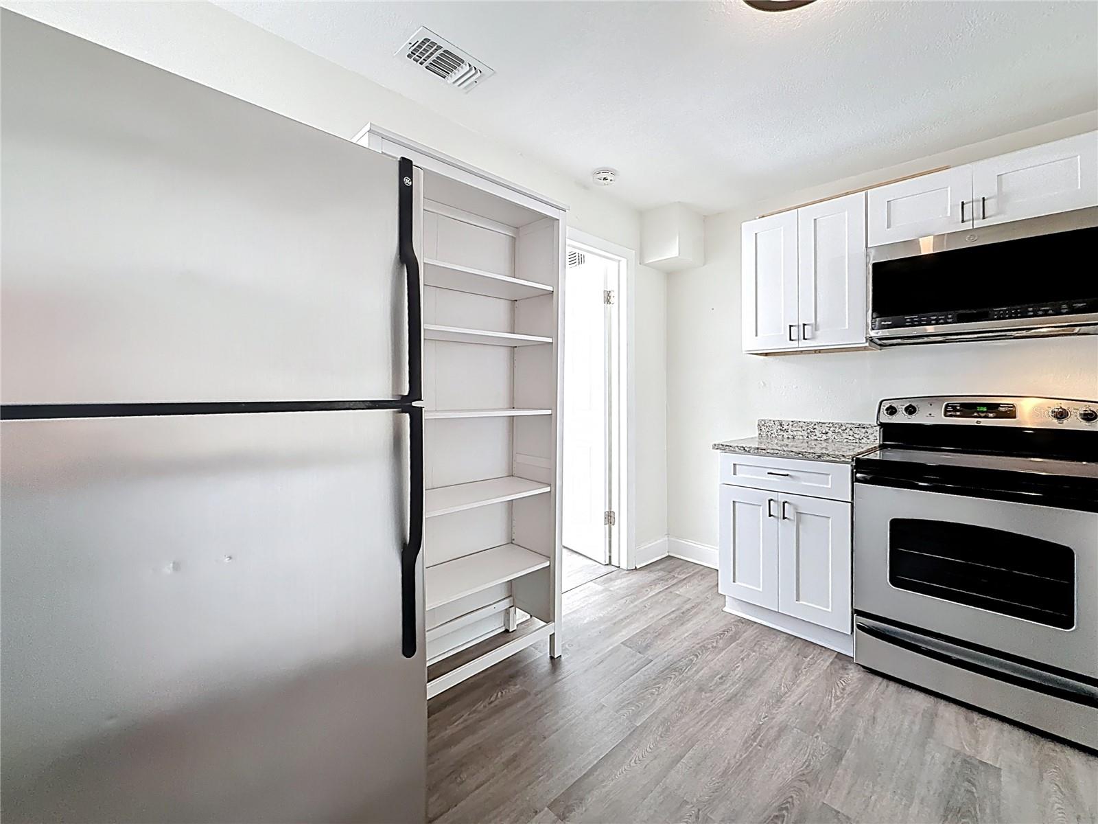 LAUGHNERS EXT OF KERR ADD - Residential Lease