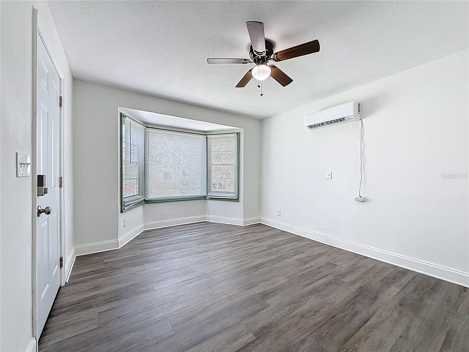 LAUGHNERS EXT OF KERR ADD - Residential Lease