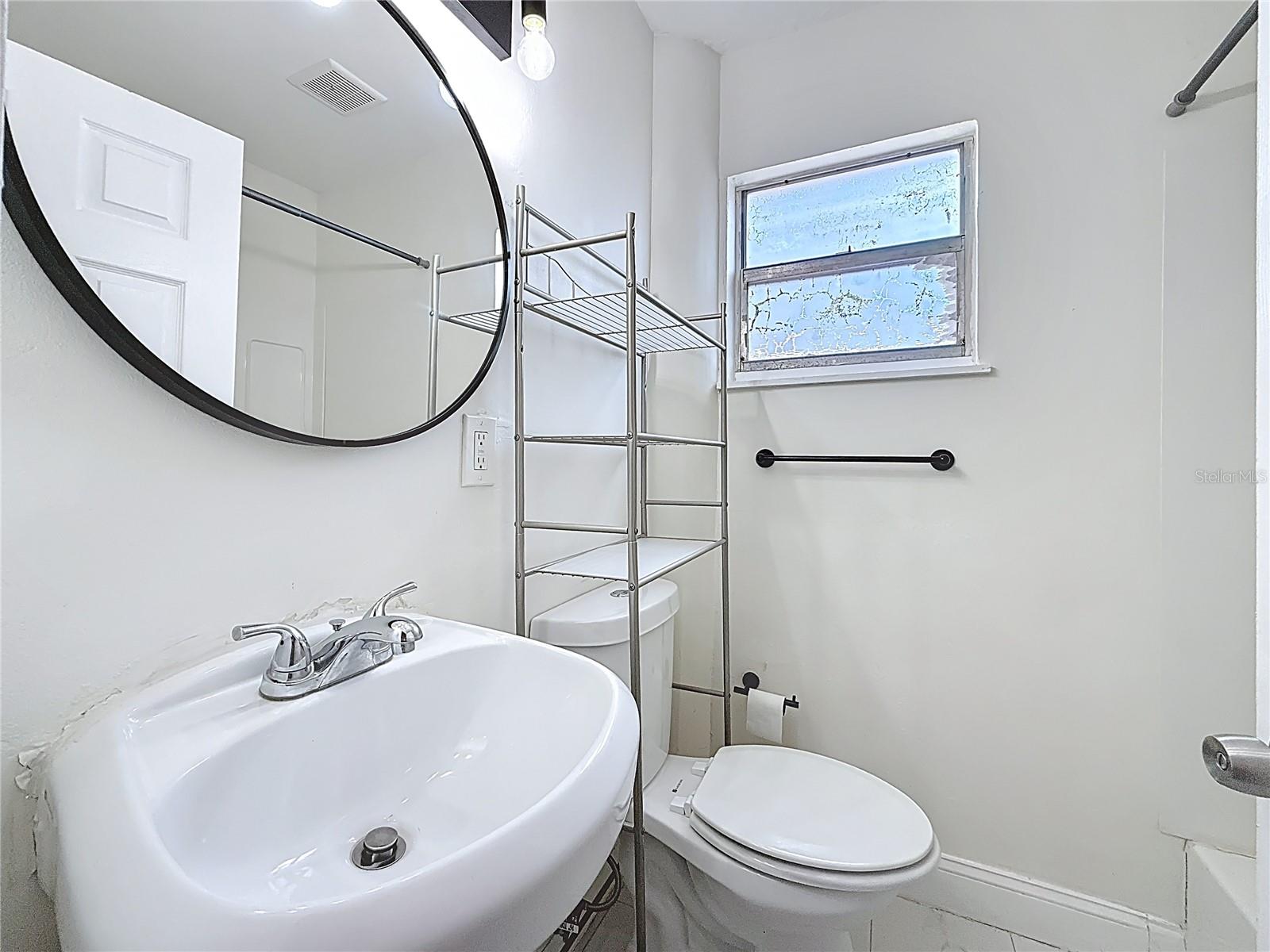 LAUGHNERS EXT OF KERR ADD - Residential Lease