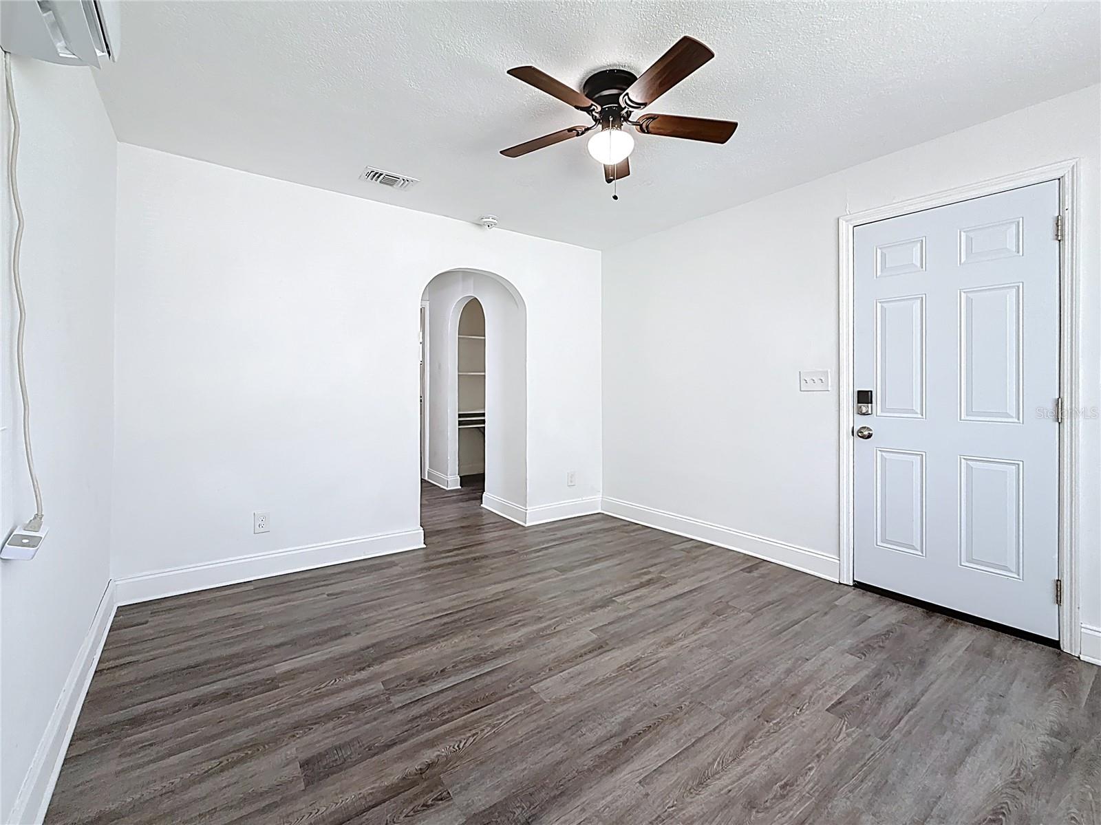 LAUGHNERS EXT OF KERR ADD - Residential Lease