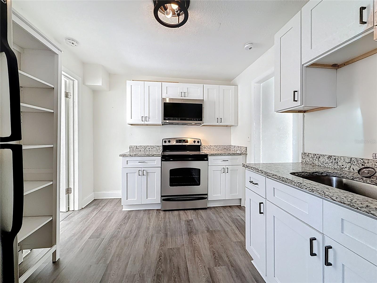 LAUGHNERS EXT OF KERR ADD - Residential Lease