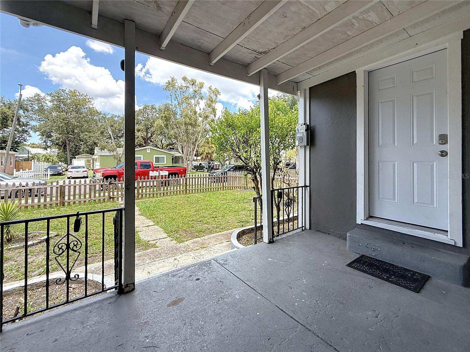 LAUGHNERS EXT OF KERR ADD - Residential Lease