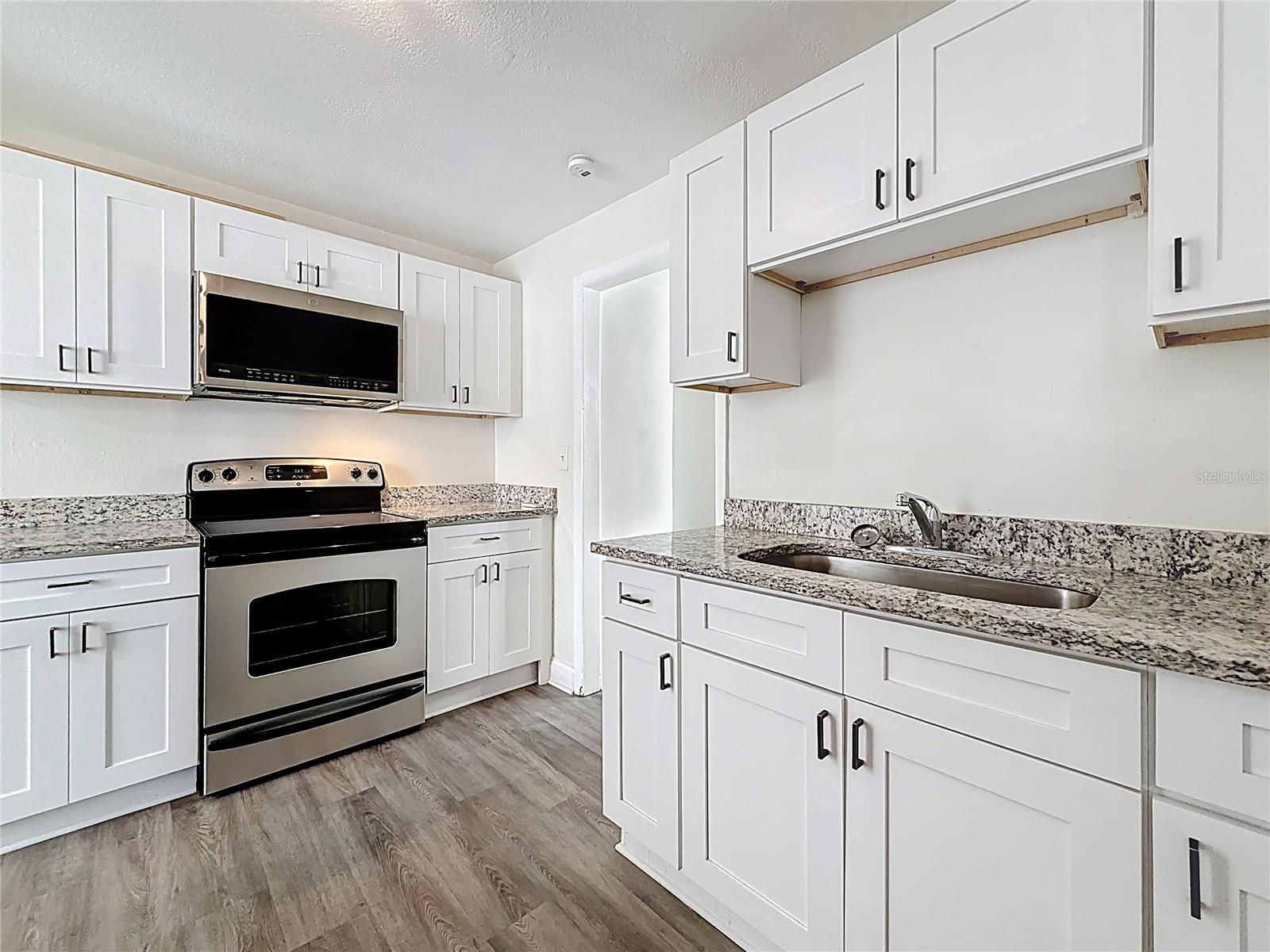 LAUGHNERS EXT OF KERR ADD - Residential Lease