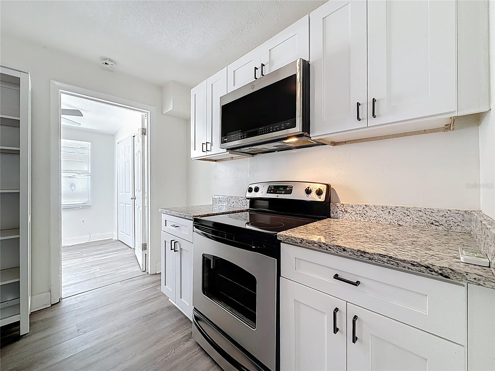 LAUGHNERS EXT OF KERR ADD - Residential Lease