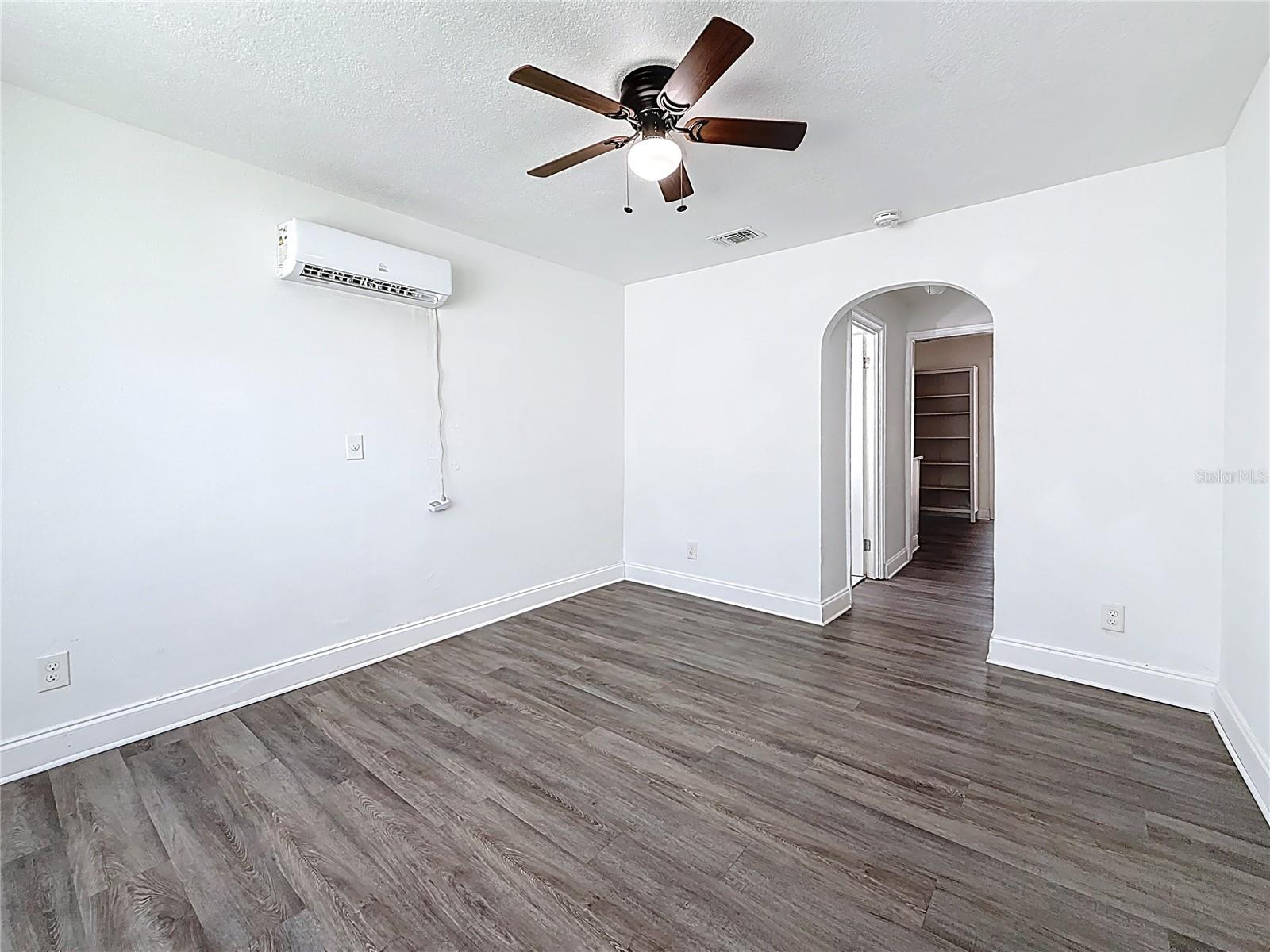 LAUGHNERS EXT OF KERR ADD - Residential Lease