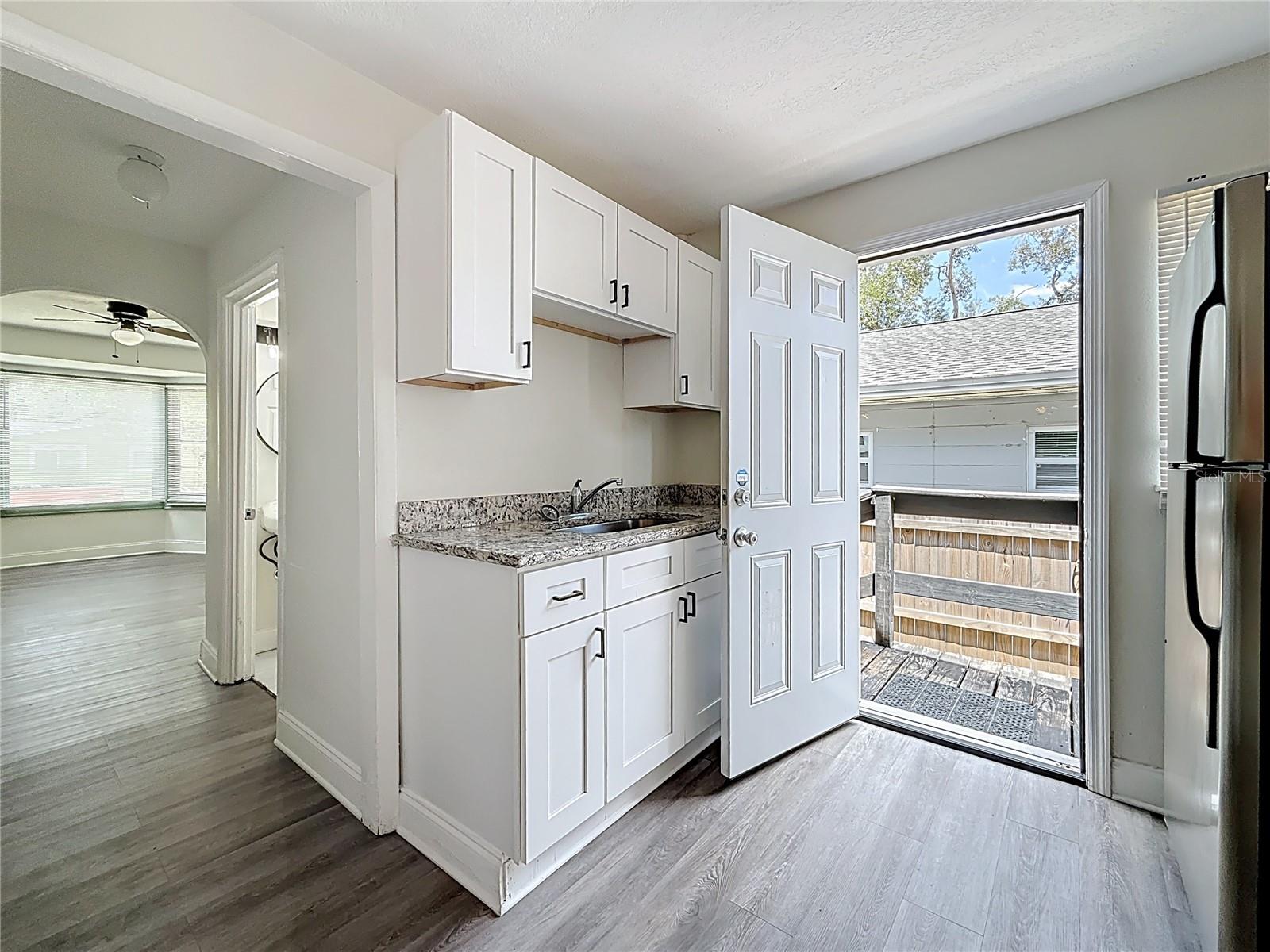 LAUGHNERS EXT OF KERR ADD - Residential Lease