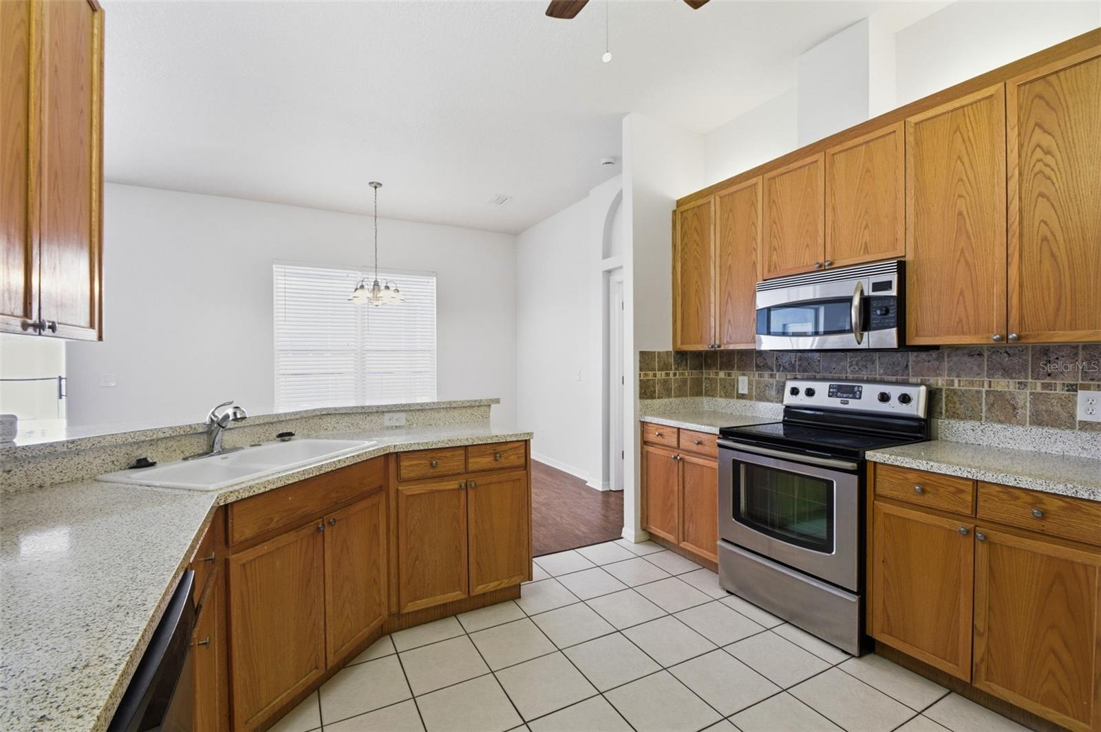 CRISTINA PH III UNIT 2 - Residential