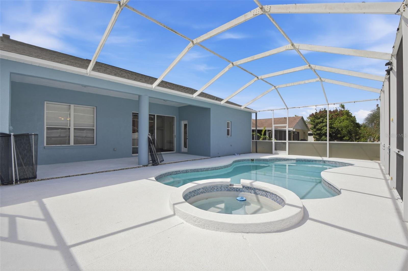 CRISTINA PH III UNIT 2 - Residential