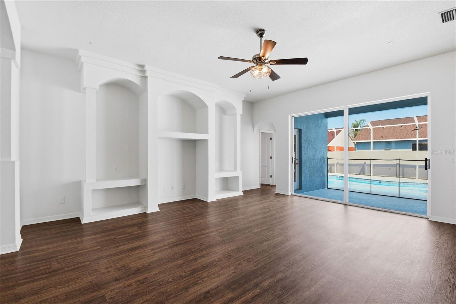 CRISTINA PH III UNIT 2 - Residential