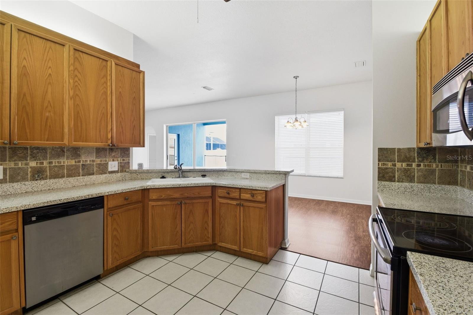 CRISTINA PH III UNIT 2 - Residential