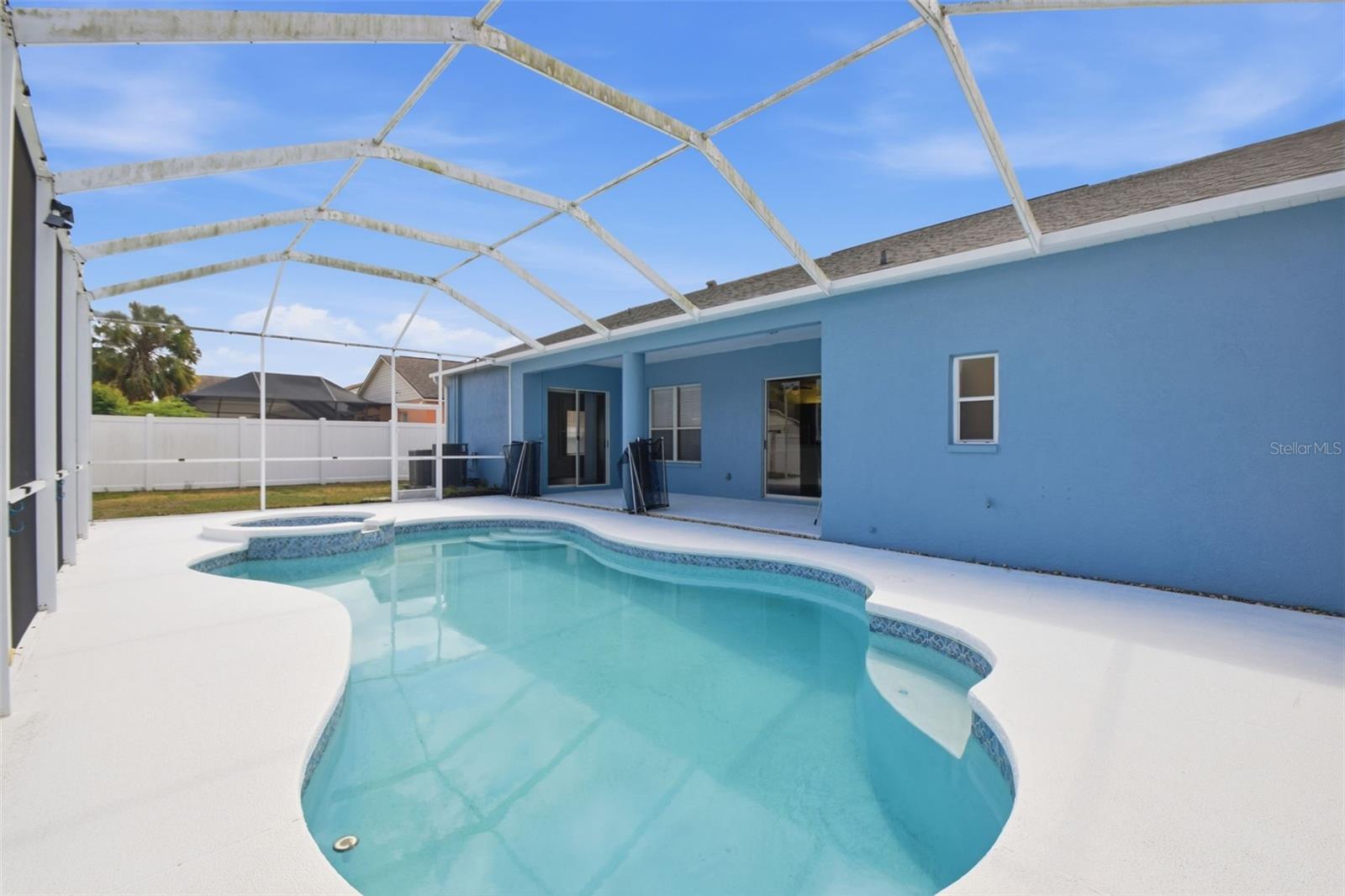 CRISTINA PH III UNIT 2 - Residential