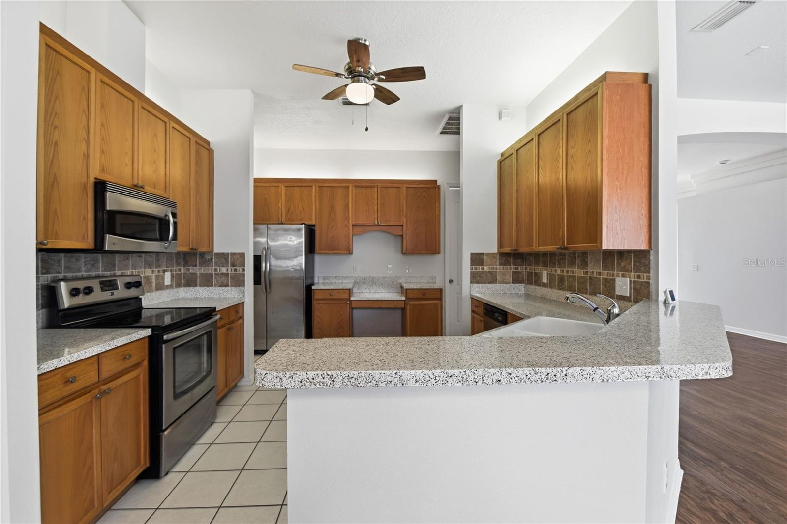 CRISTINA PH III UNIT 2 - Residential