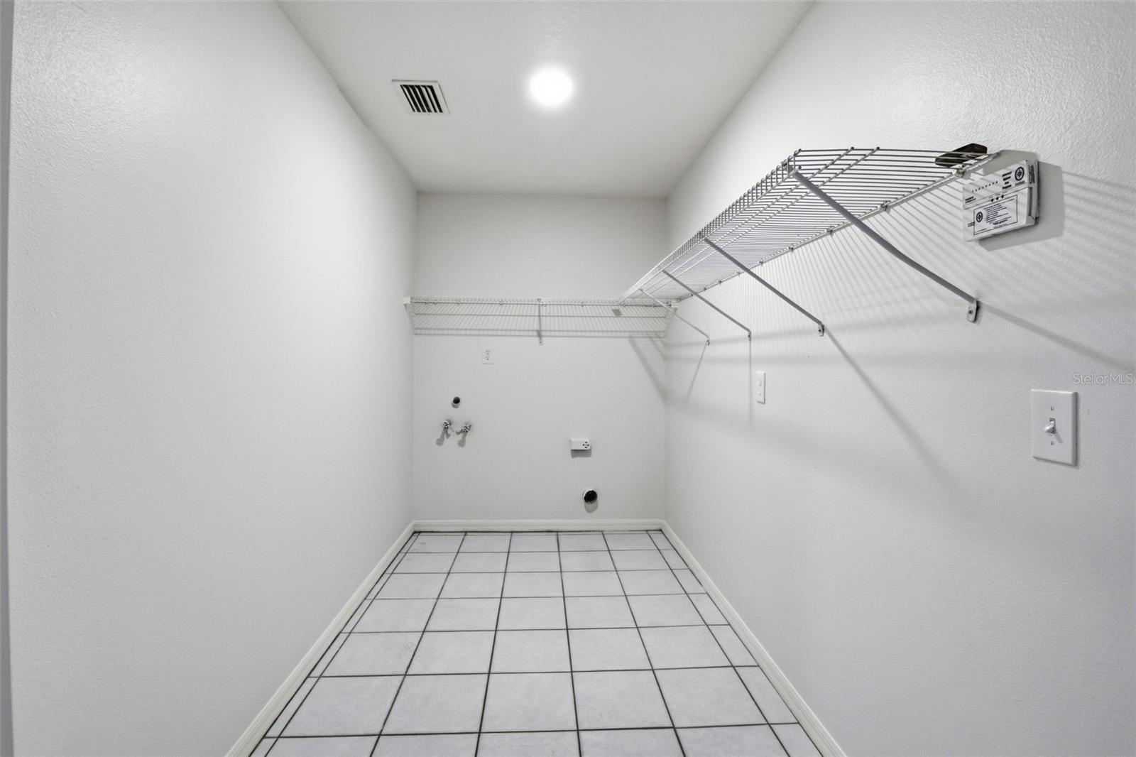 CRISTINA PH III UNIT 2 - Residential