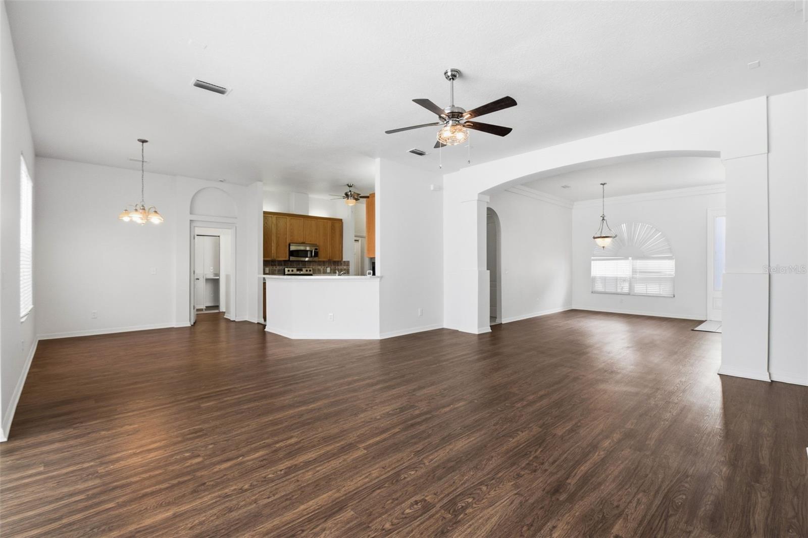 CRISTINA PH III UNIT 2 - Residential