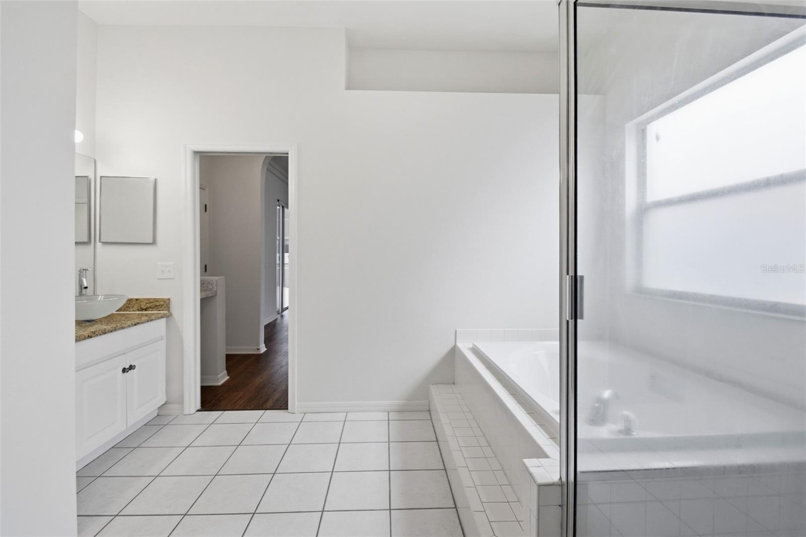 CRISTINA PH III UNIT 2 - Residential