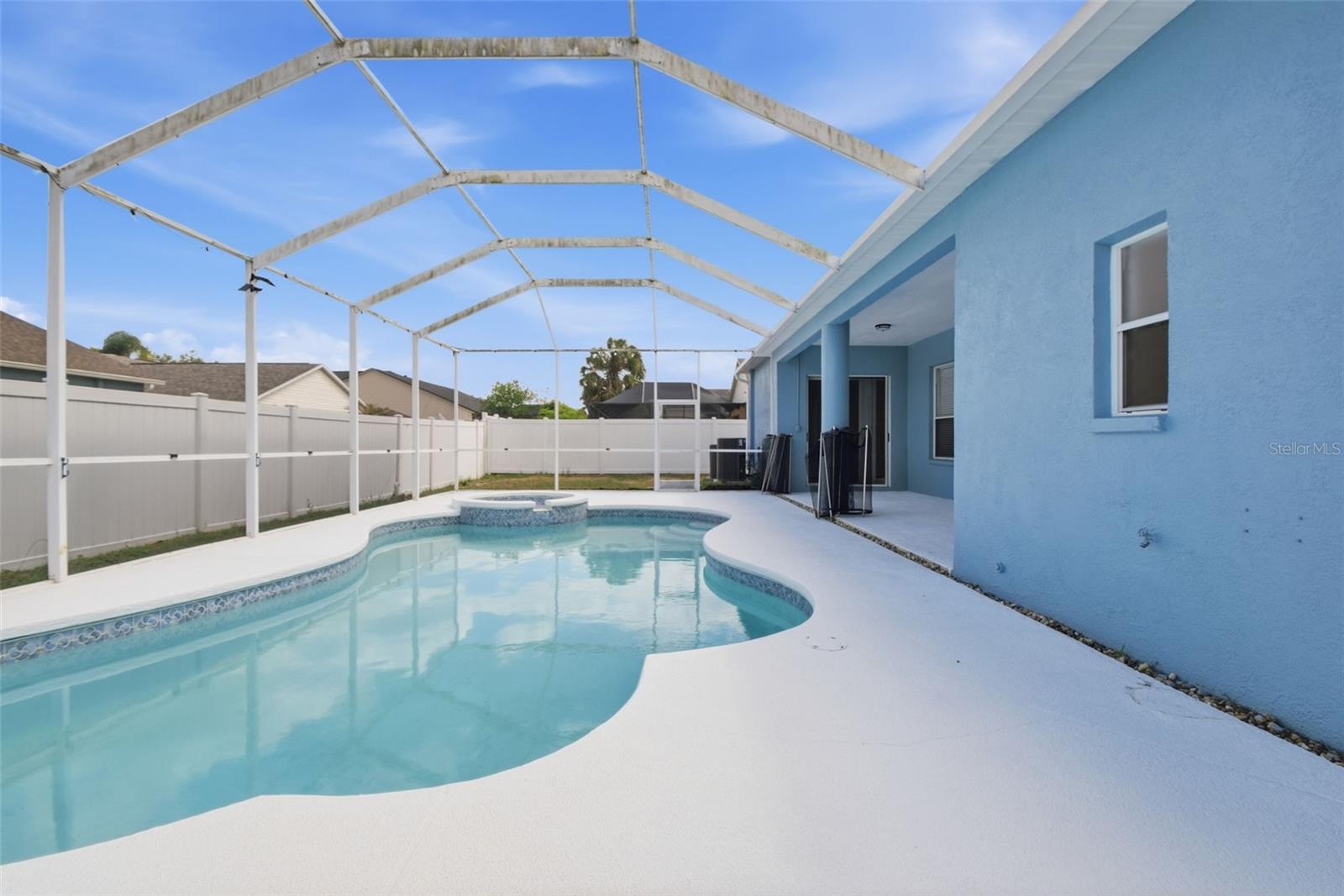 CRISTINA PH III UNIT 2 - Residential