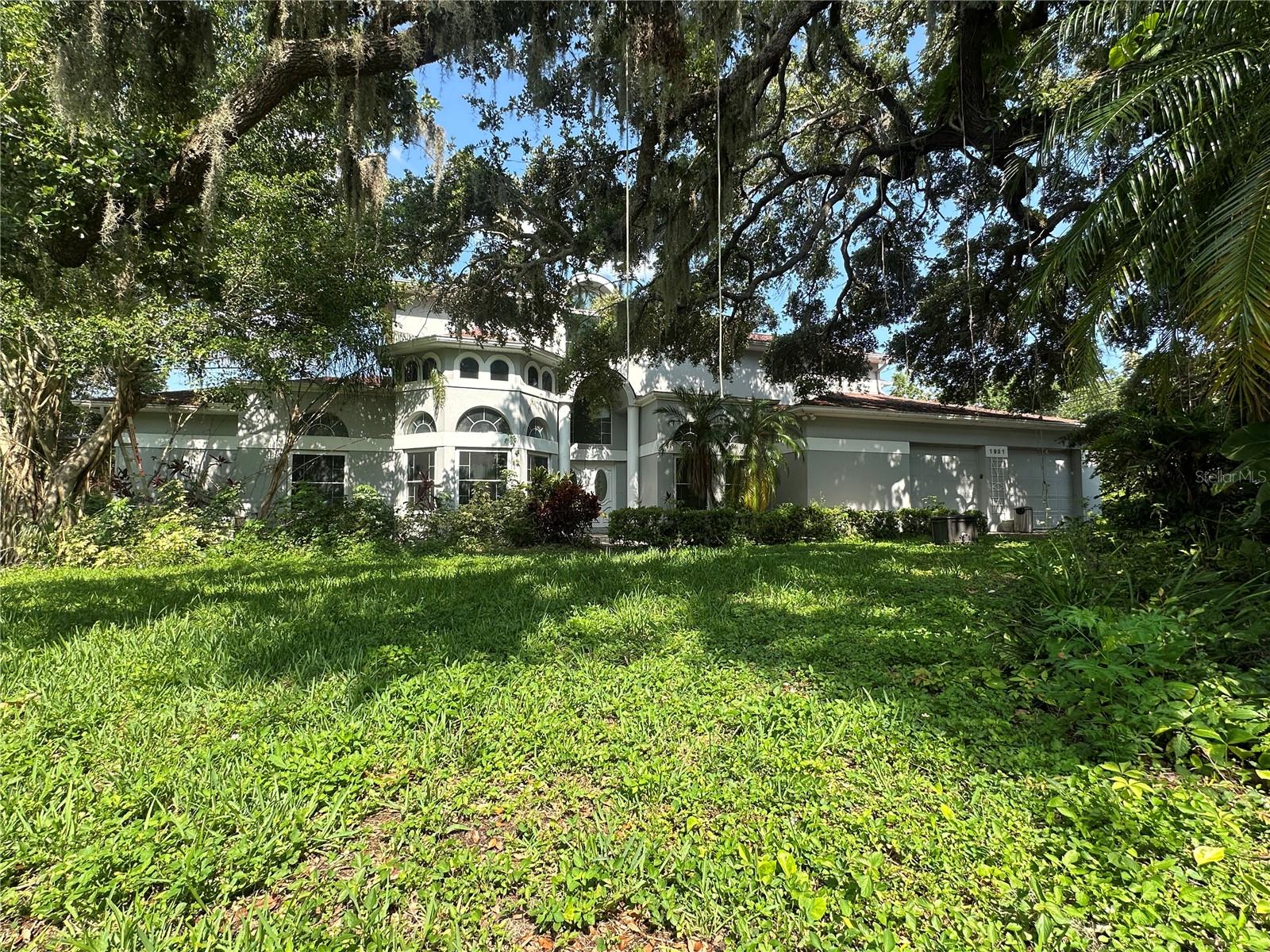1931 OAK RIDGE COURT