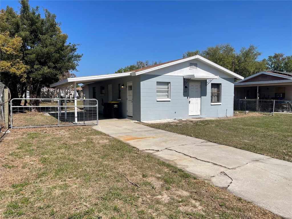 Photo of 309 Center Street, Auburndale, FL 33823 (MLS # P4938005)