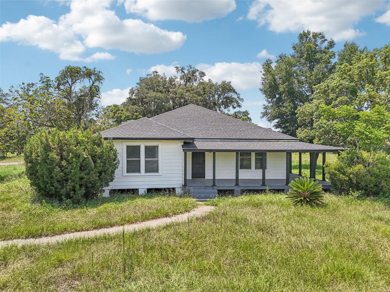 Remodeled 3-Bedroom Home on a 1-Acre Lot in Umatilla, FL
Discover this beautifully remodeled 3-bedroom, 2-bathroom home sitting on a spacious 1-acre lot with direct frontage on State Road 19. The home features updated bathrooms, a modernized kitchen, and fresh interior finishes, offering comfortable and move-in-ready living. The expansive lot provides plenty of space for parking, pets, outdoor entertaining, or future additions. Located near Umatilla, Eustis, and Mount Dora, you’ll enjoy peaceful surroundings with convenient access to shops, dining, and major roads. A great opportunity for homeowners or investors in Lake County!