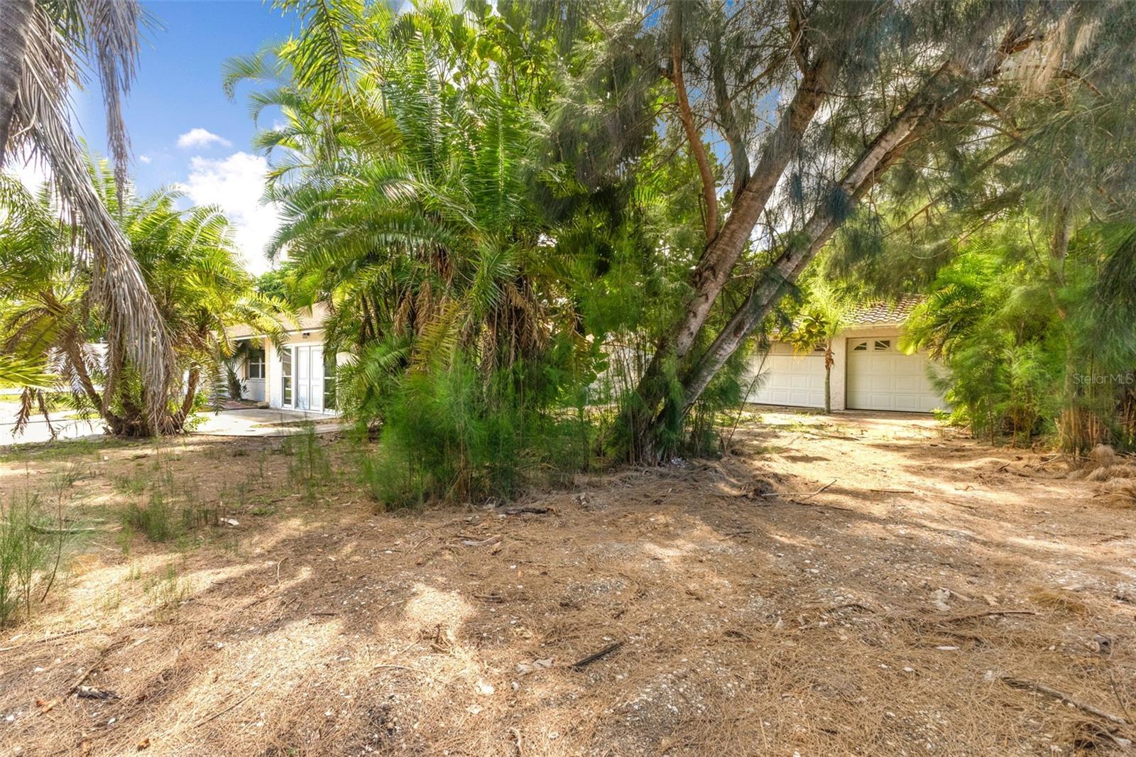 Search Properties for Sale 4 887 LEEWARD ROAD