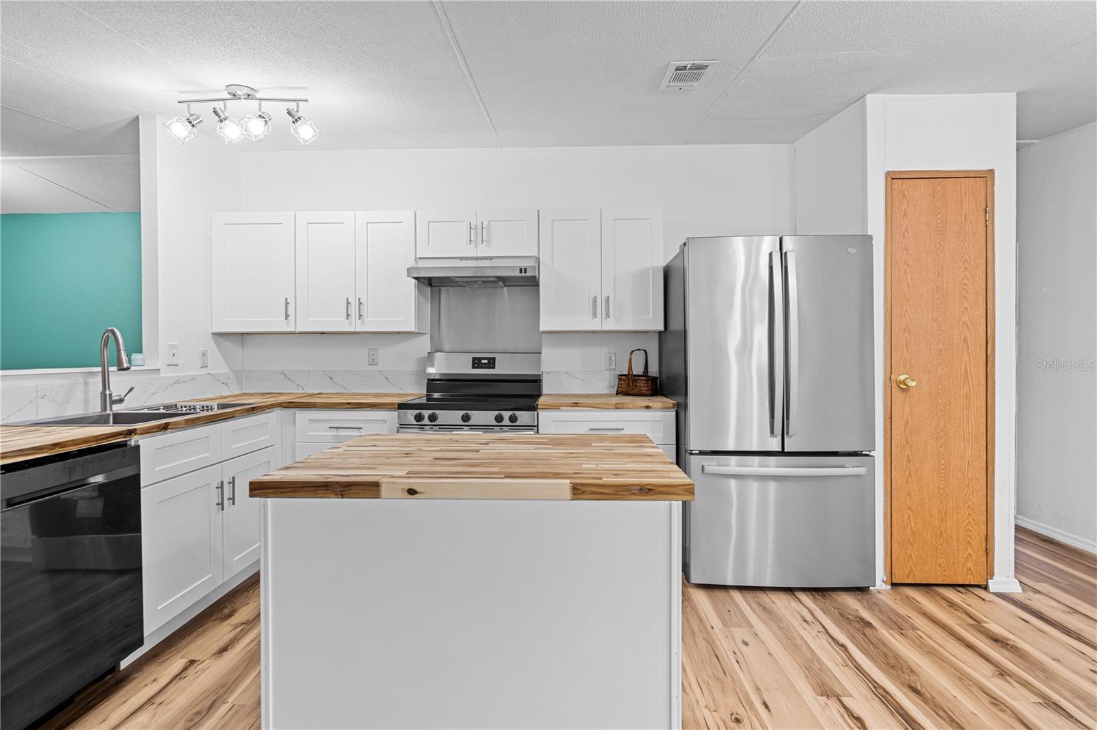 B & R SUB - Residential