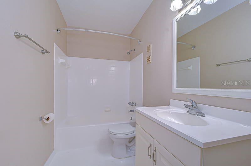 WHISPERING OAKS - Residential