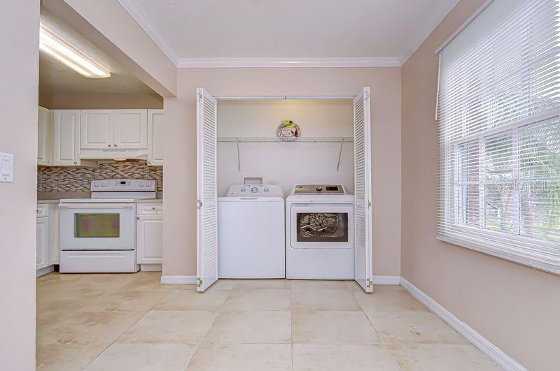 WHISPERING OAKS - Residential